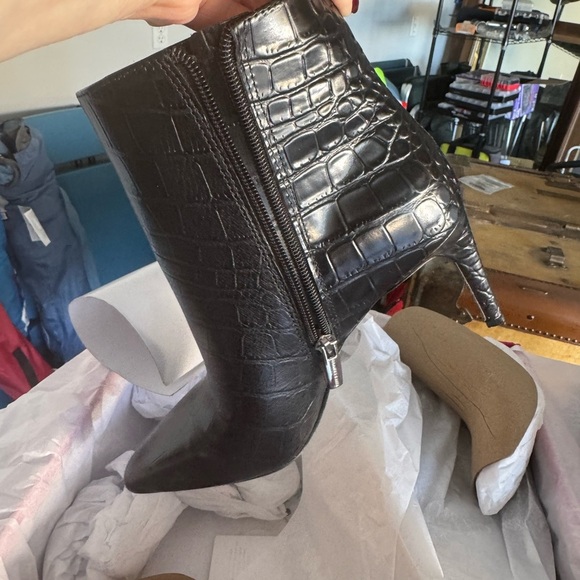 Vince Camuto Women's Footwear Allost Pointy Toe Bootie Ankle Boot NIB - Picture 12 of 14